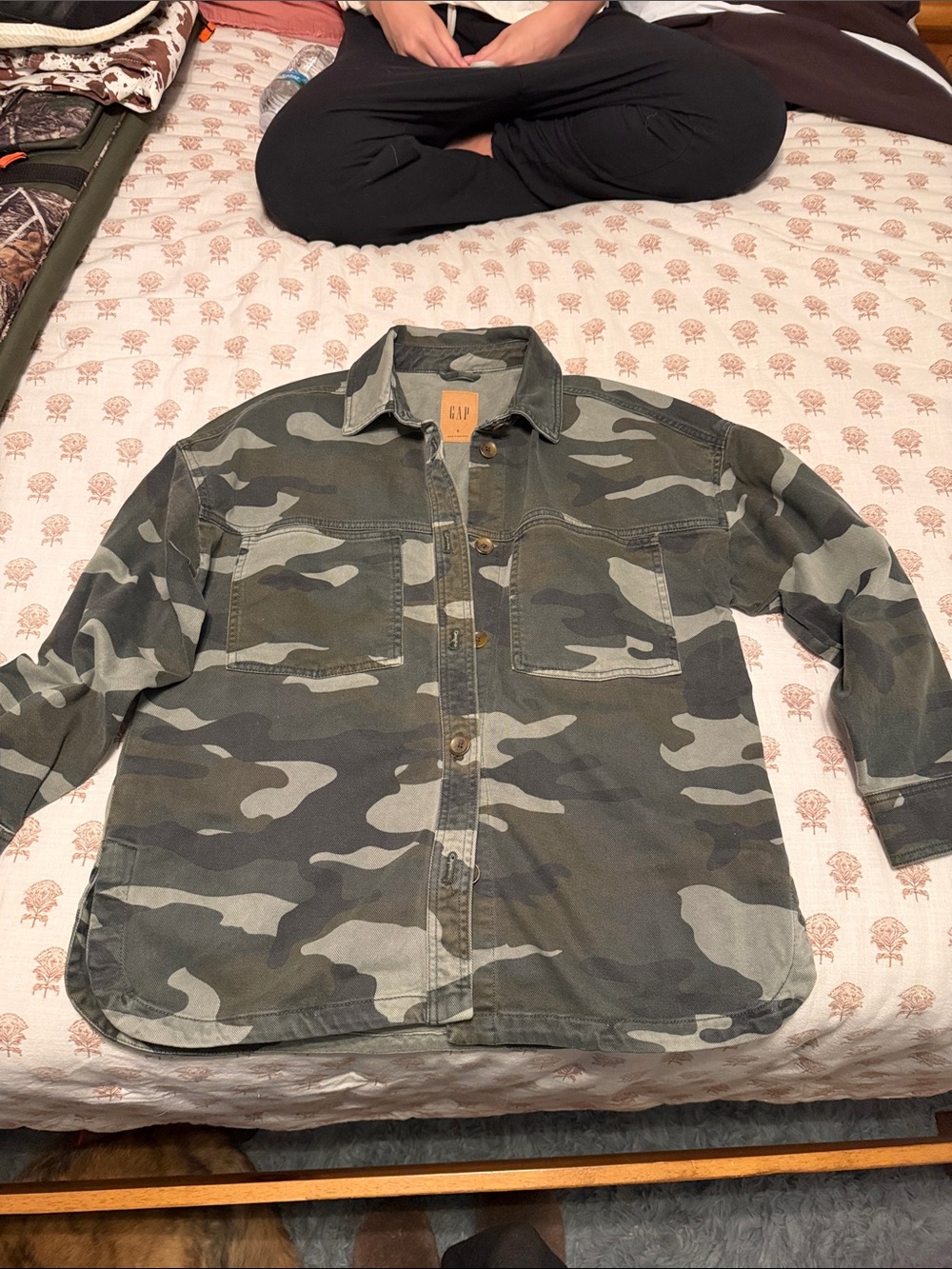 GAP Women’s oversized Green Camouflage Button-Up Shirt Denim Jacket